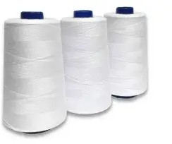 Conos de hilo blancos